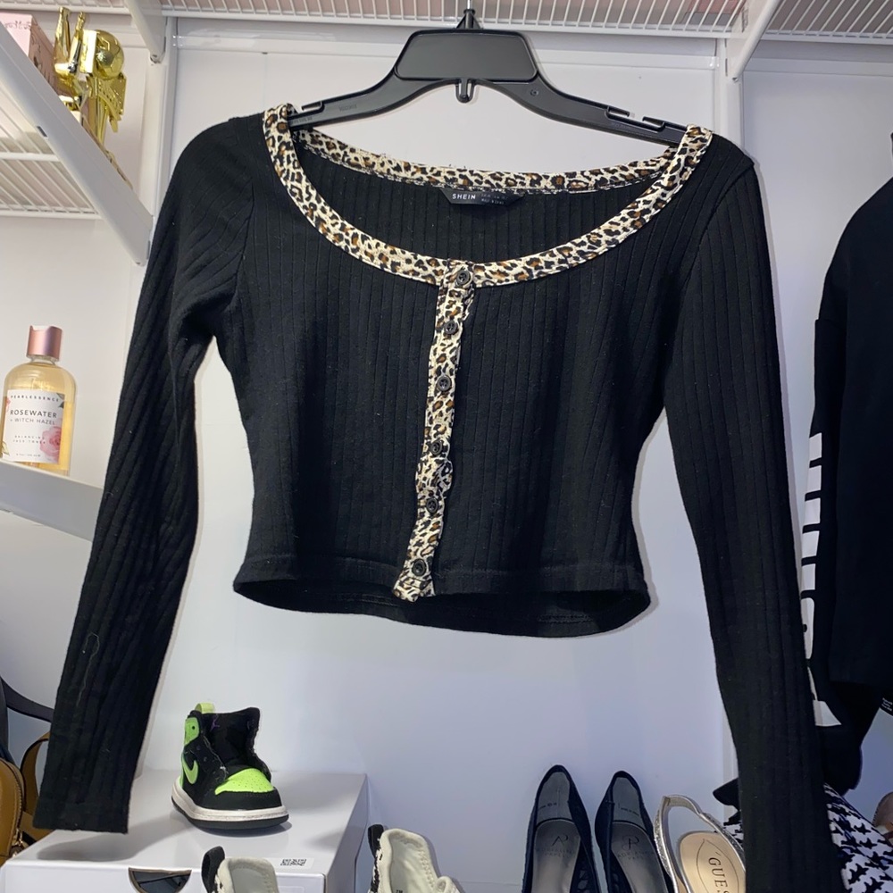 Black crop top